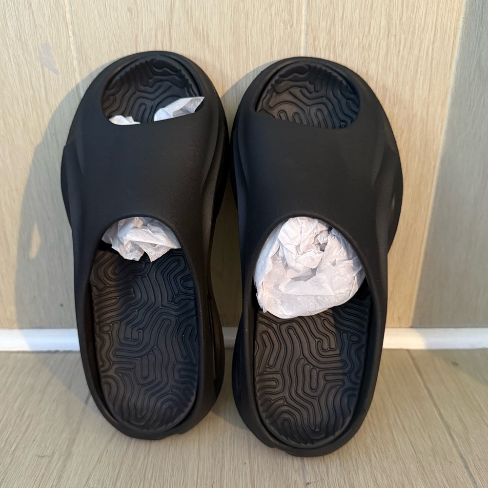 NWT PLT SANDALS